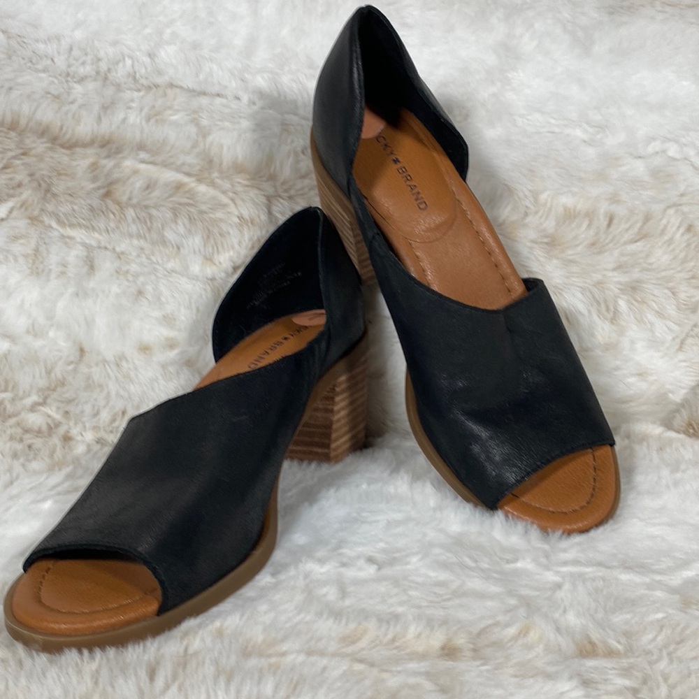 Lucky Brand Black Leather Open-Toe Block Heel Sandals with Tan Insole
